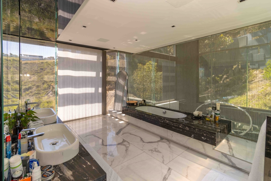 5 Bedroom Property for Sale in Clifton Western Cape